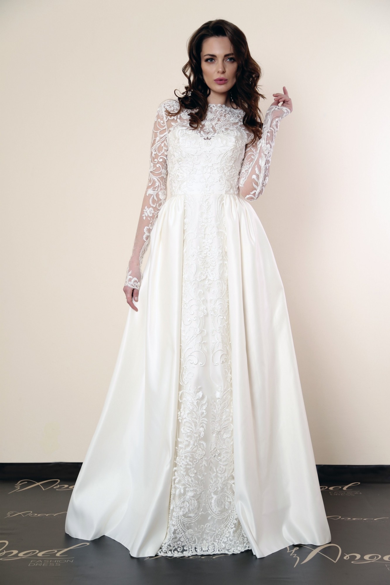 

Свадебное платье ANGEL FASHION DRESS ВЕЛИЯ 42 молочный
