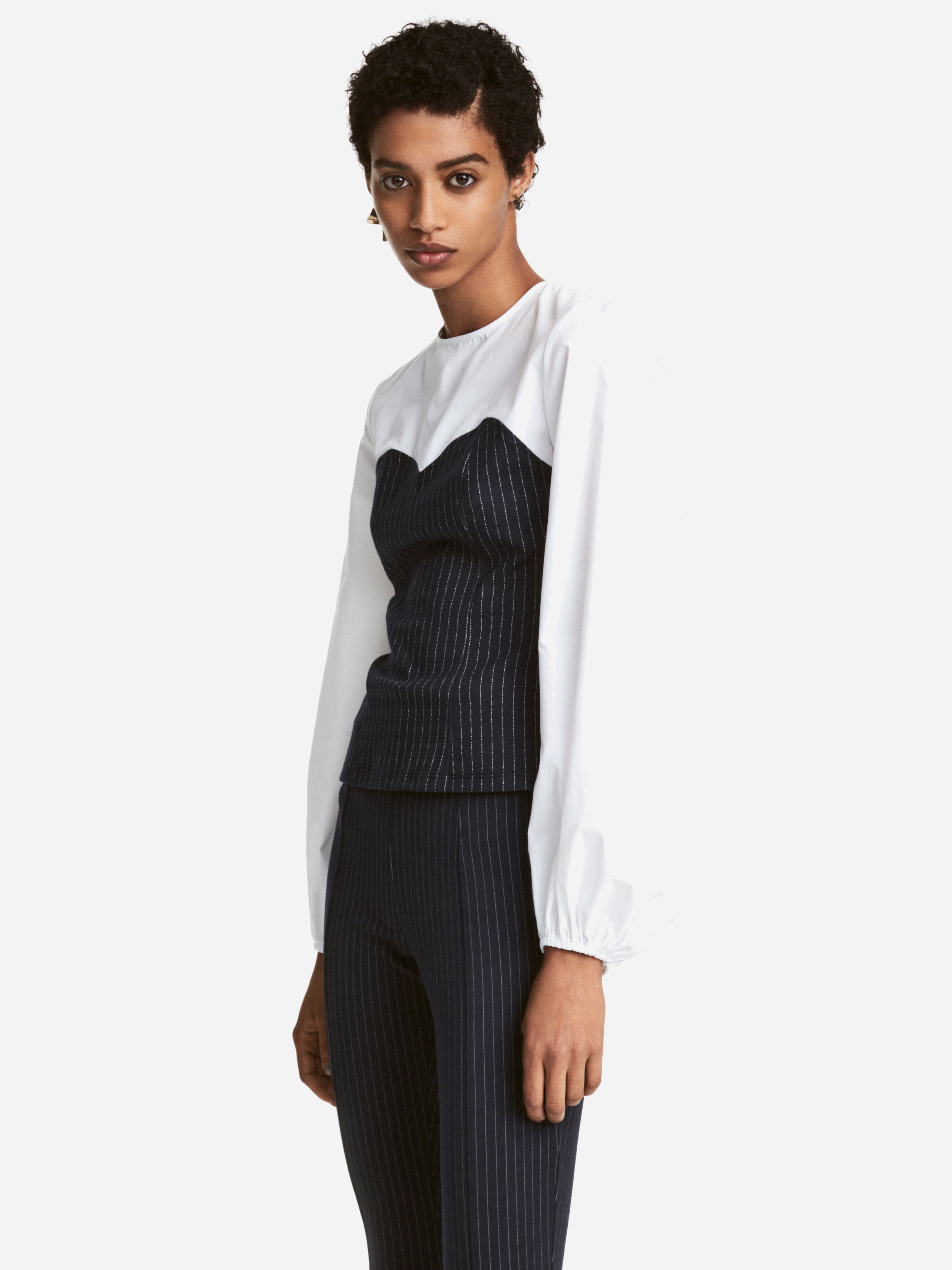 

Блузка H&M XAZ181079LRMU  Белая с темно-синим, Блузка H&M XAZ181079LRMU 42 Белая с темно-синим