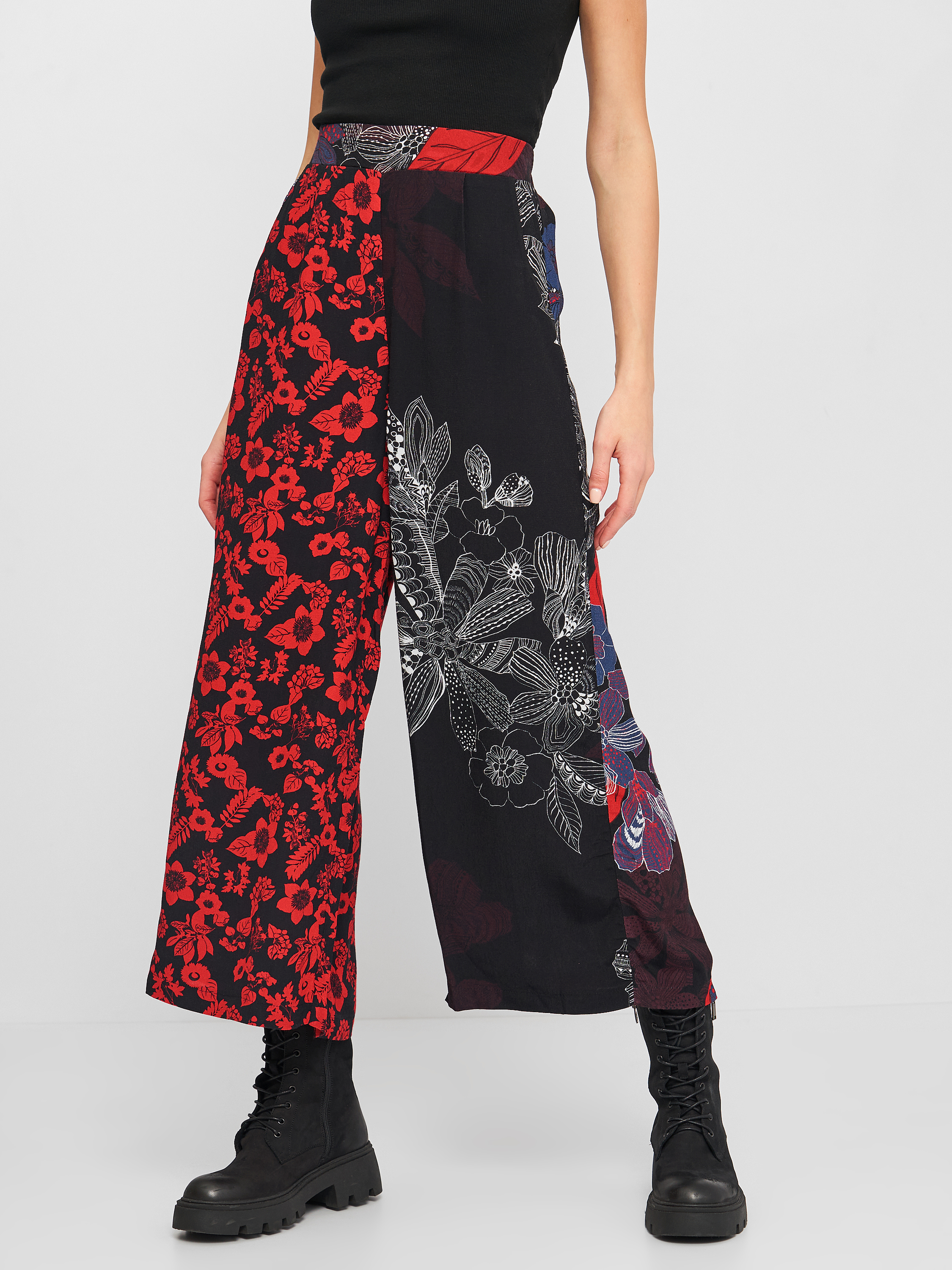 

Брюки Desigual 18WWPW09-2000 M Черные в цветочные принт