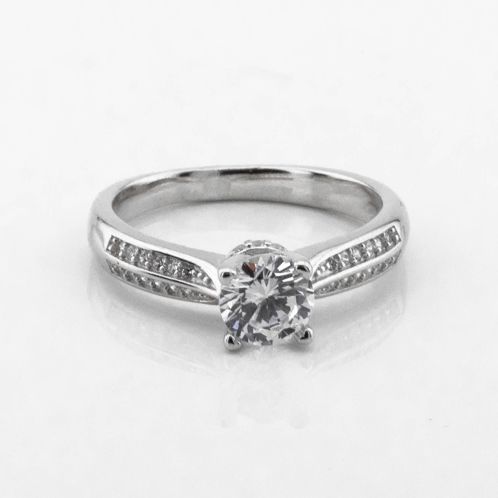 

Серебряное кольцо с фианитами K111720 Диамант, 18 размер