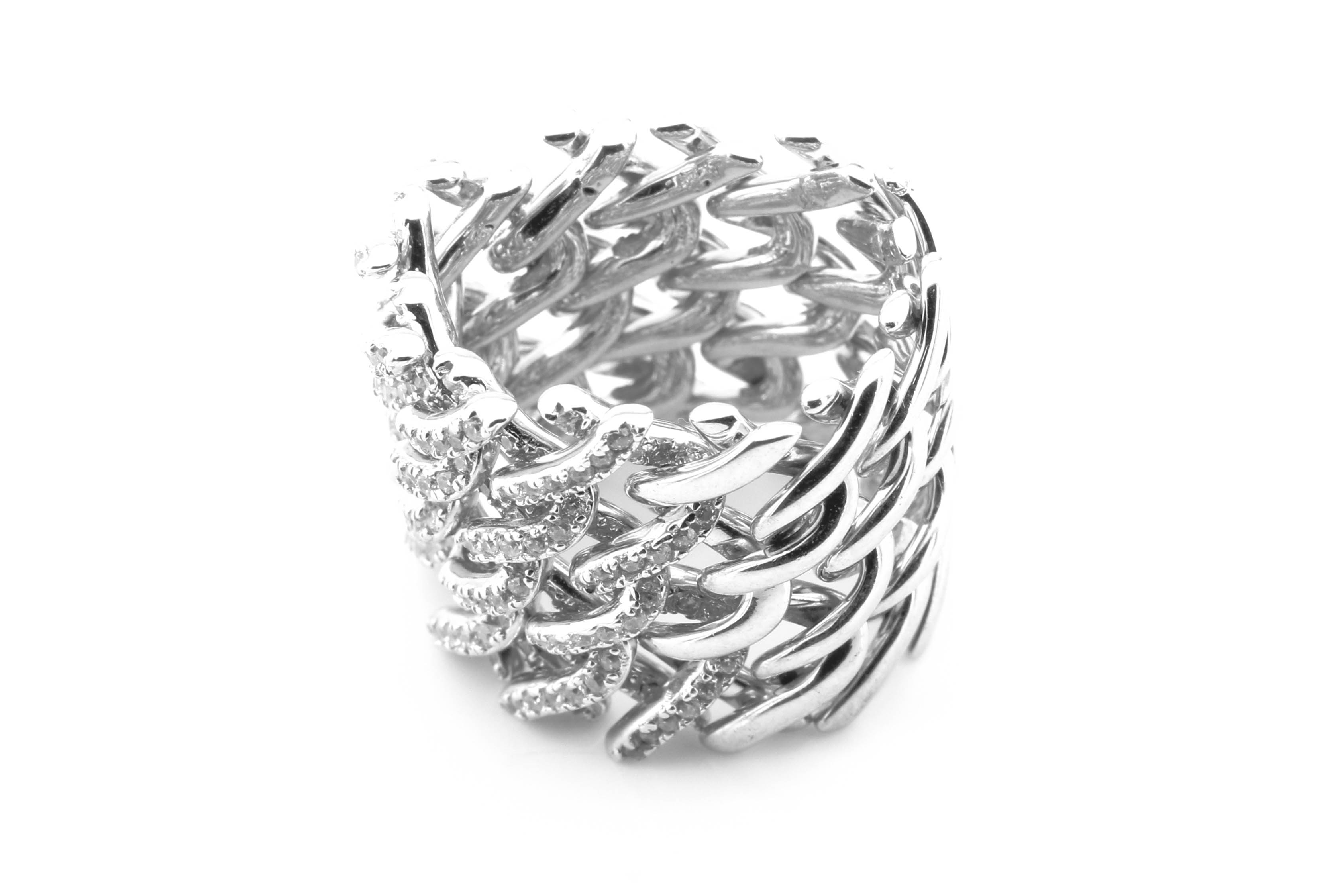 

Серебряное кольцо с фианитами СК11027 Диамант, 18,5 размер