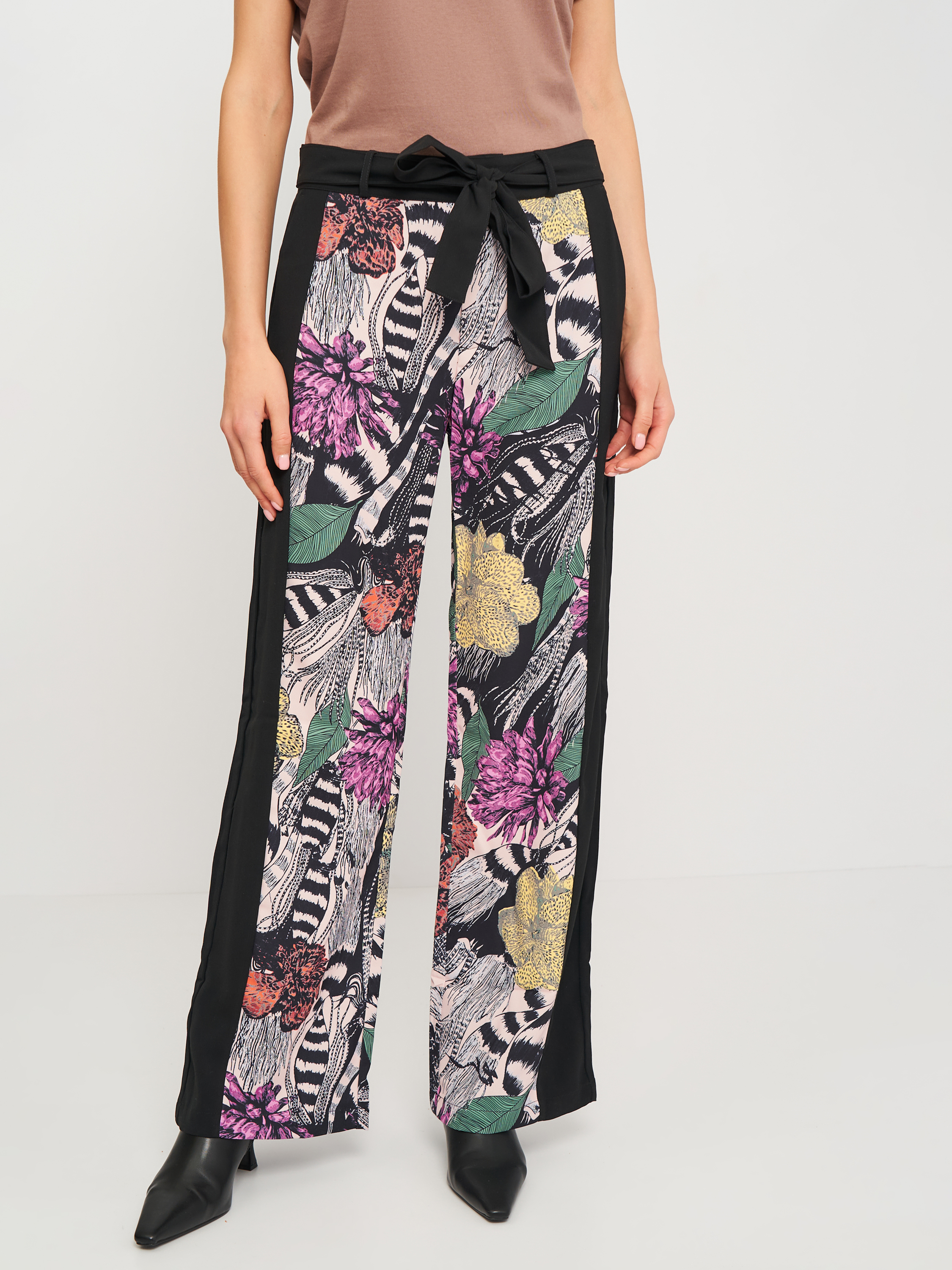

Брюки Desigual 19SWPW26-2000  Черные, Брюки Desigual 19SWPW26-2000 38 Черные