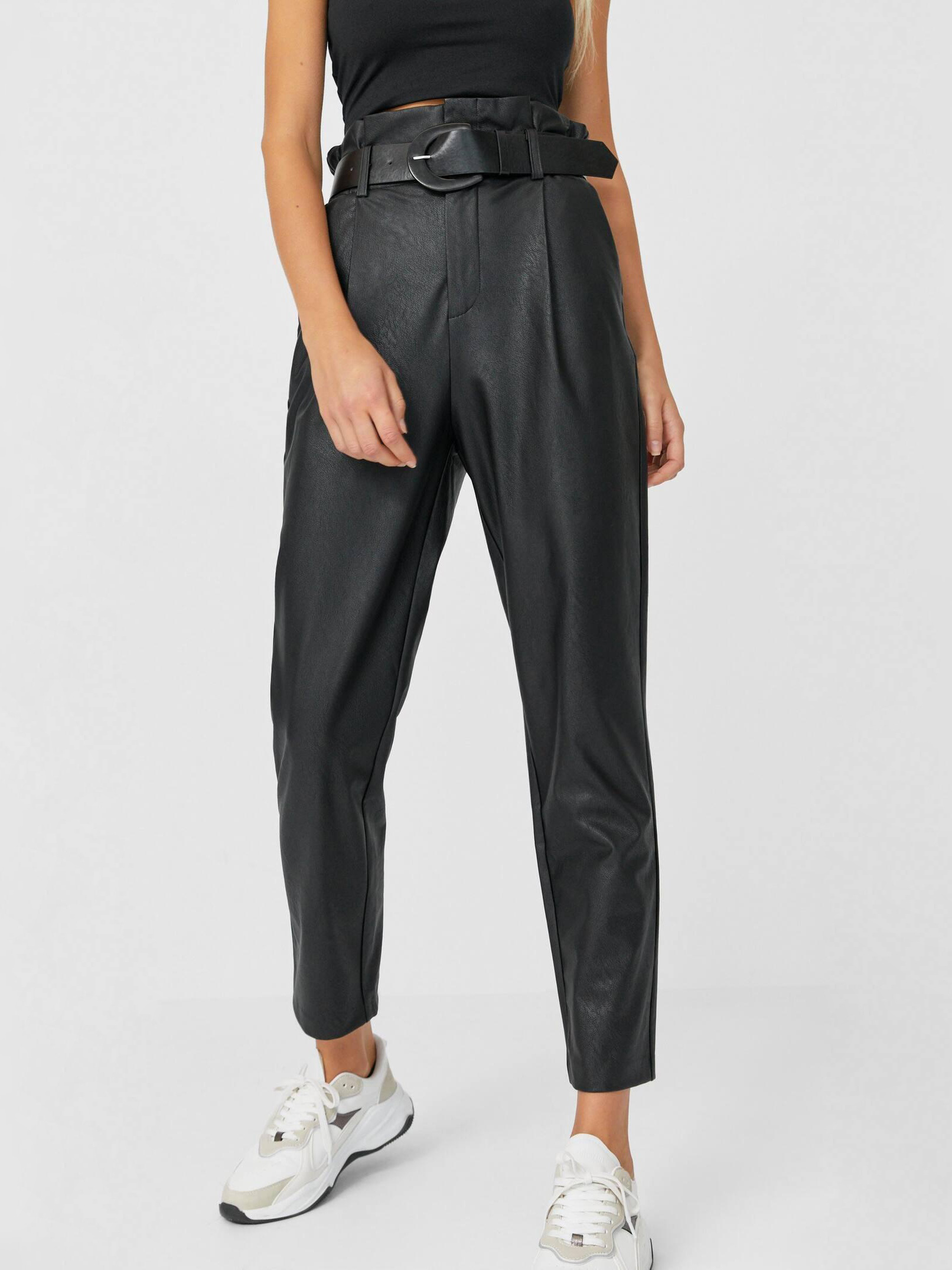 

Брюки Stradivarius XAZ283903ZXOS 36 Черные
