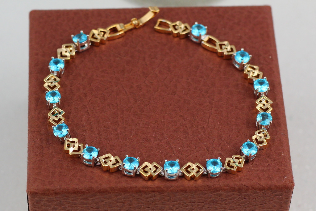 

Браслет Xuping Jewelry голубые камни с ромбическим узором 20 см 5 мм золотистый