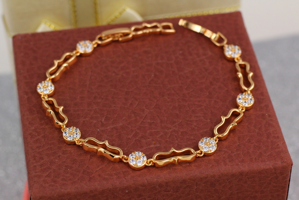 

Браслет Xuping Jewelry фигурная скобка с камнями длина 18 см 6 мм золотистый