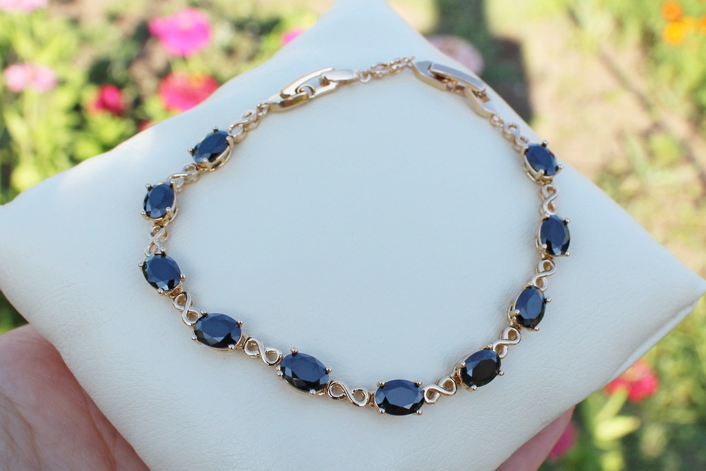 

Браслет Xuping Jewelry восьмерки с черными камнями 19,5 см 6 мм золотистый