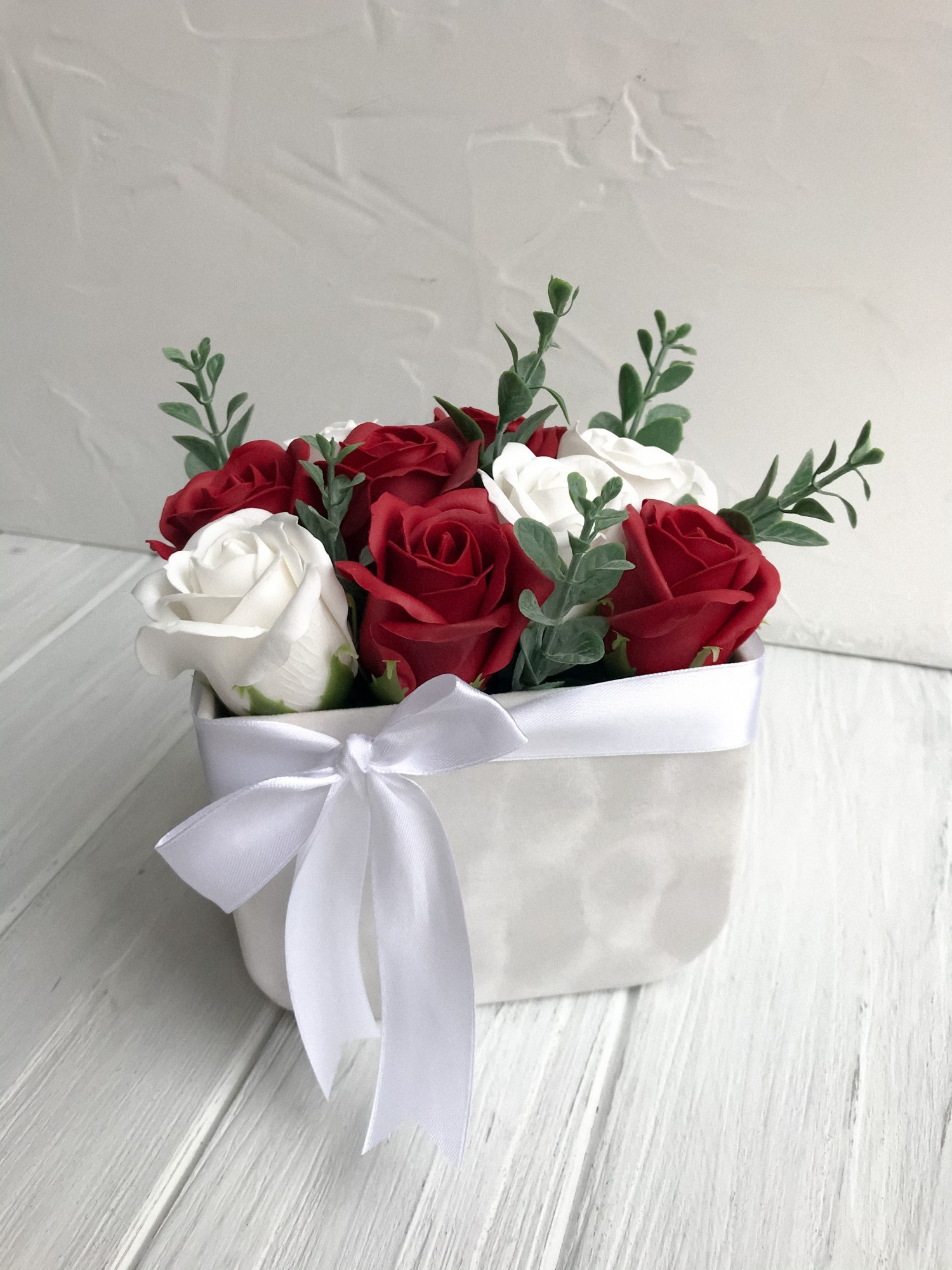 

Букет из мыла StyleFactory 9 Роз Белый+Красный+Белый коробка (0020)