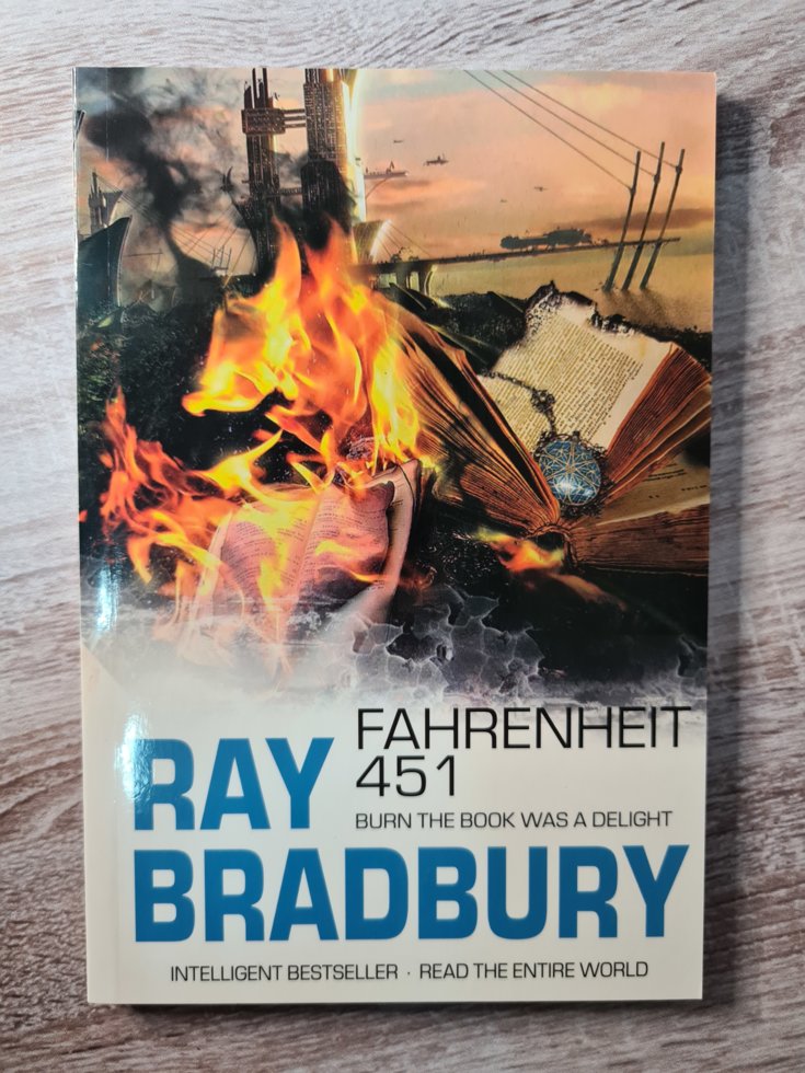 

"451 градусов по Фаренгейту на английском языке" Рэй Брэдберри Fahrenheit 451