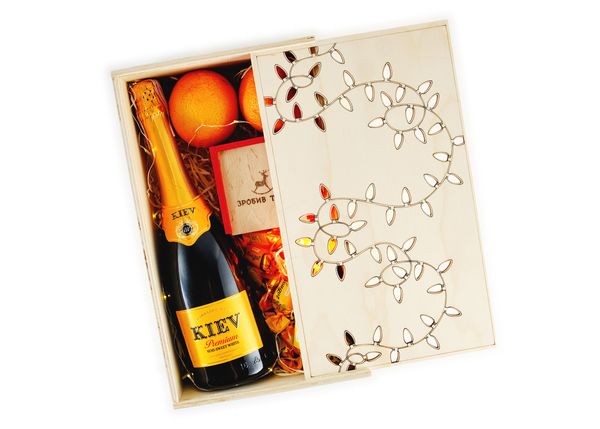 

Подарункова коробка «Святкові вогники» (нефарбована) BOX2004