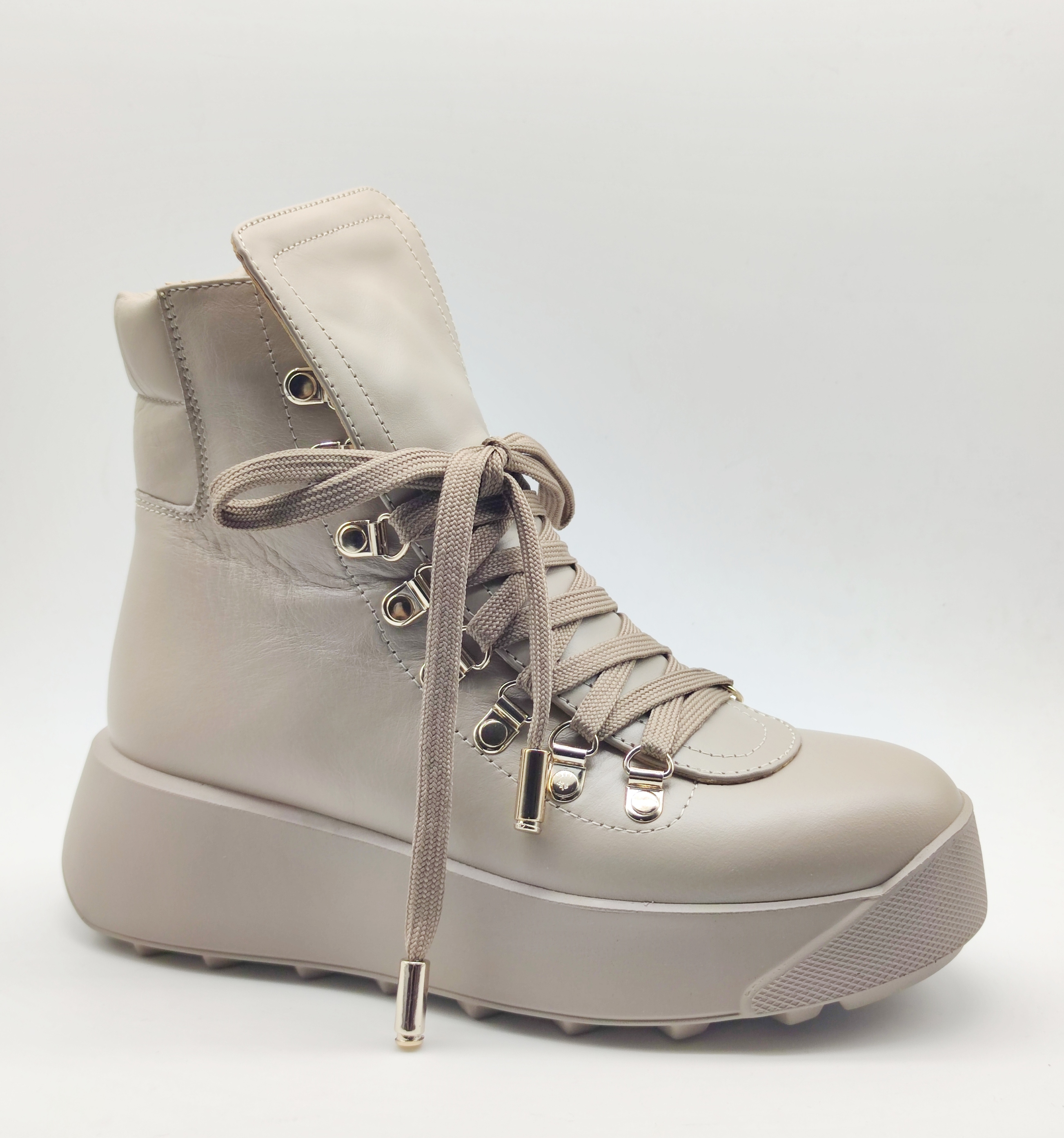 

Ботинки TEONA 366 беж.подошва 214054 40