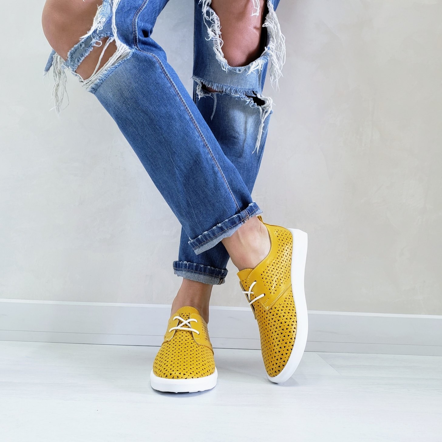 

Кожаные кеды c перфорацией PADUCHINI FLOWER 38 24,5 см. Желтые