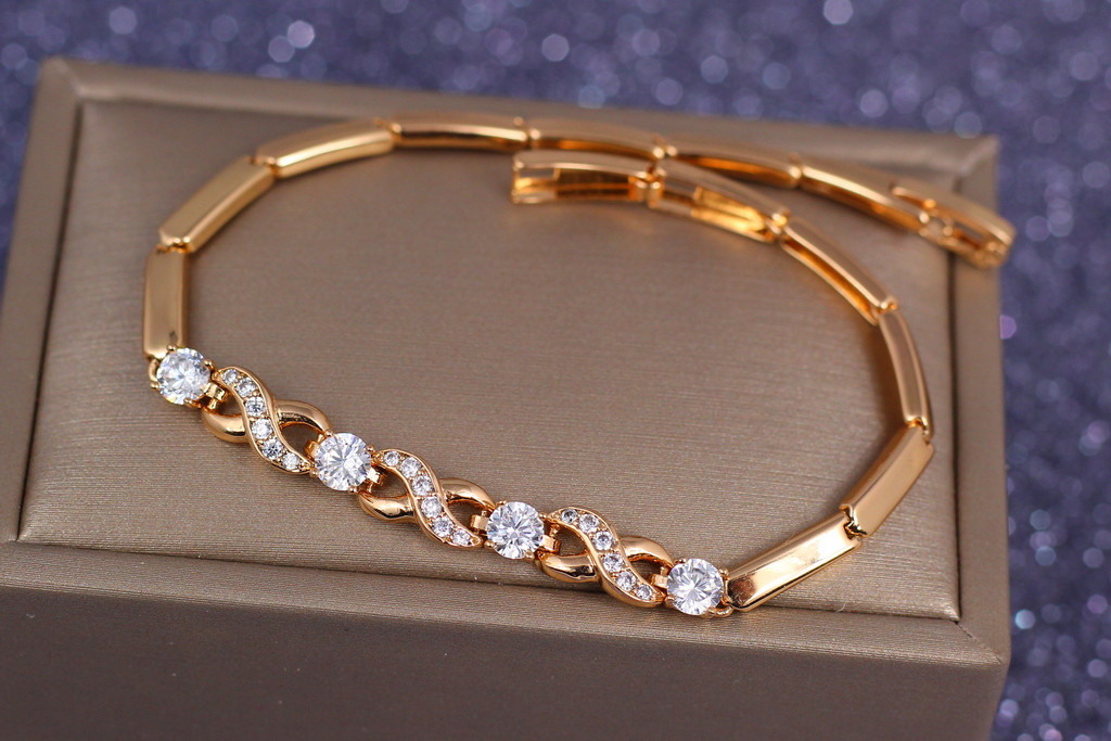 

Браслет Xuping Jewelry коса с вплетенными фианитами 17 см 5 мм золотистый