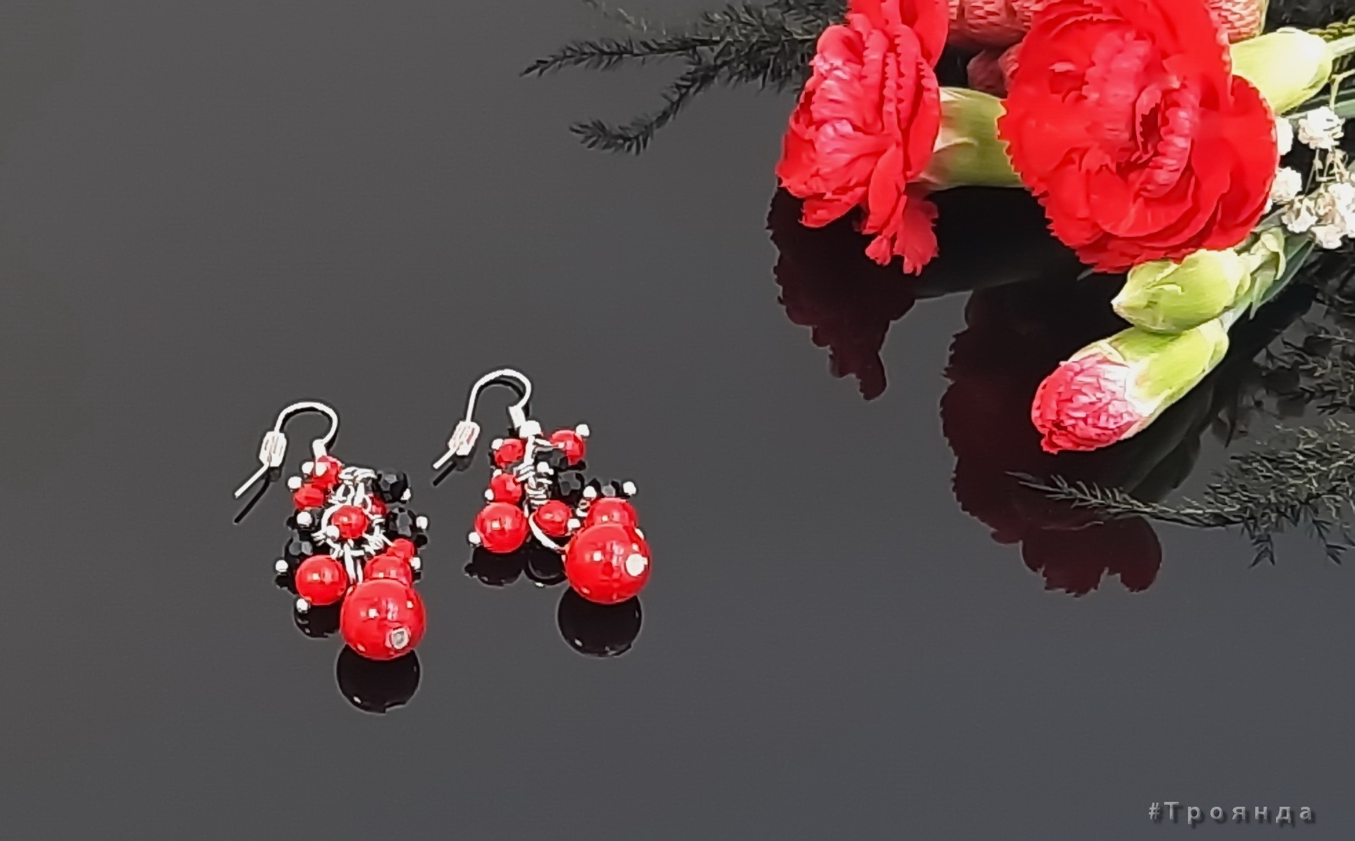 

Серьги из натурального камня Коралл гроздь длина 4,5см цвет красный с черным