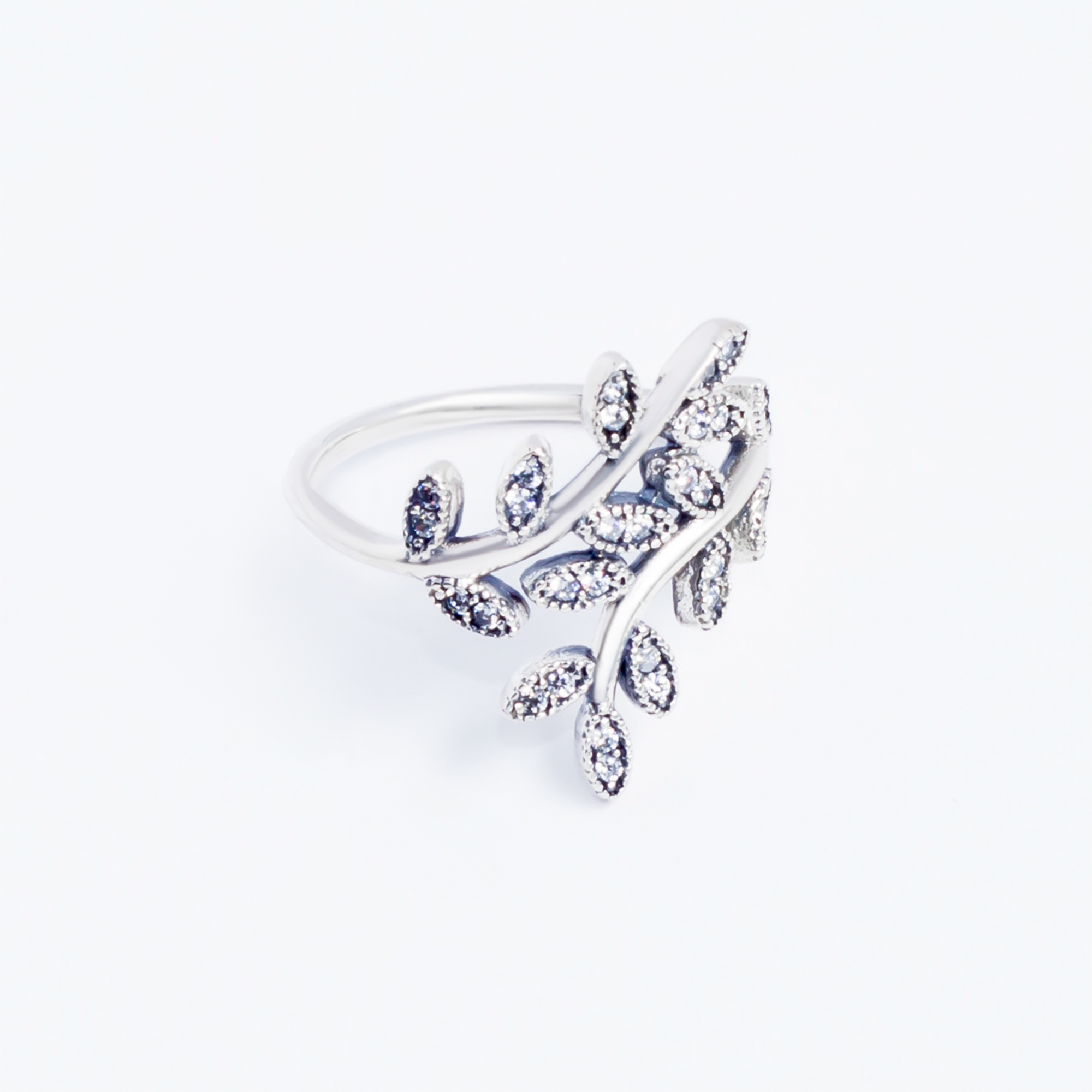 

Каблучка TOP Silver розмір 15,0 2,03 г
