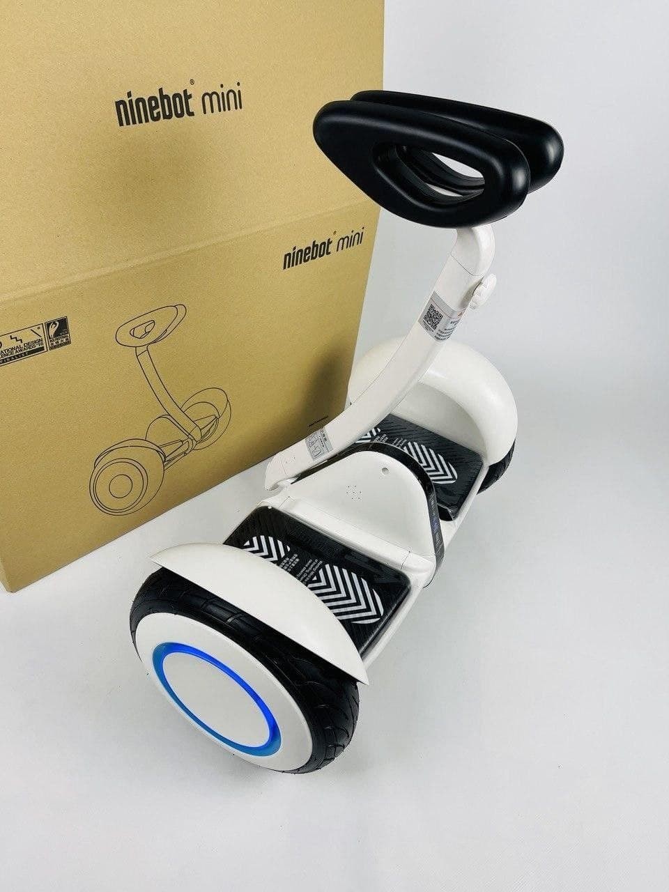 

Гироскутер Сигвей Mini Robot Mini Светящиеся колеса 10,5 дюймов Белый (h-11)