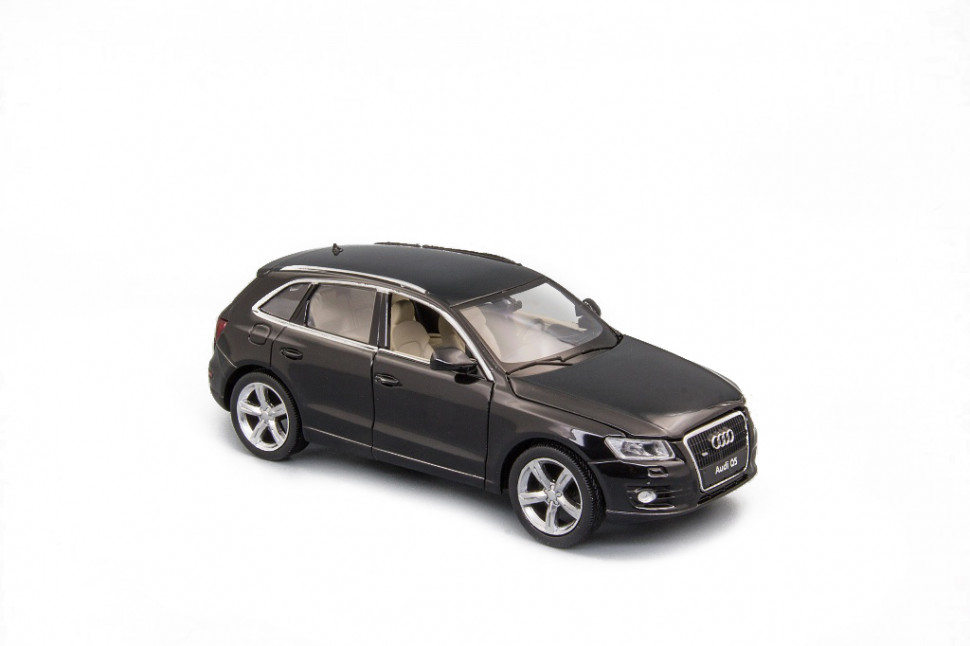 

Джип Audi Q5 AS-2718 АвтоСвіт (Чёрный)