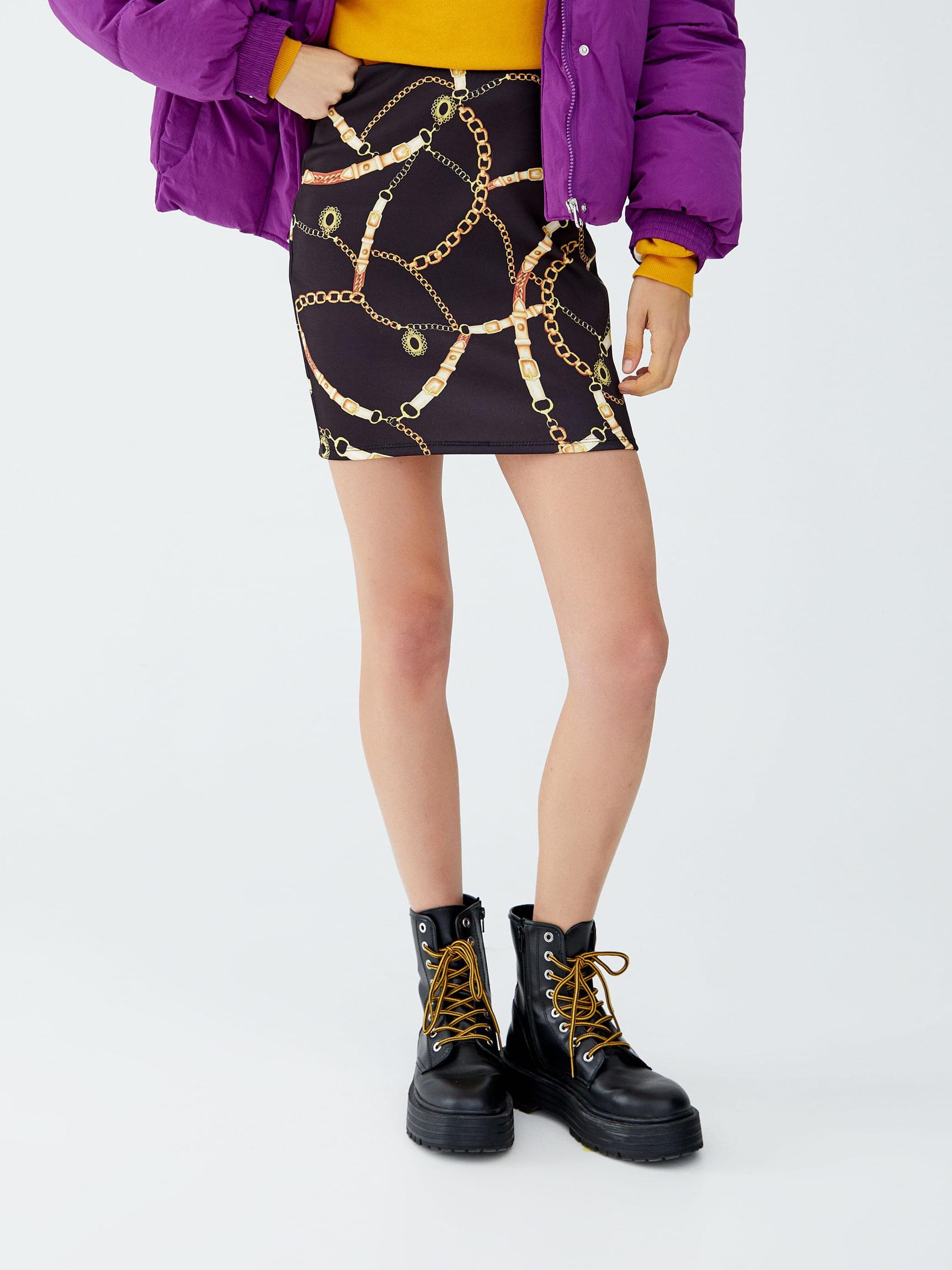 

Юбка Pull & Bear 9398/398/800-ADMZ M Черная