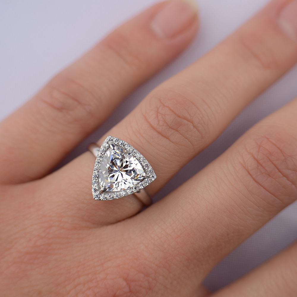 

Серебряное кольцо для женщины родированное Треугольник 21-kr 16.5