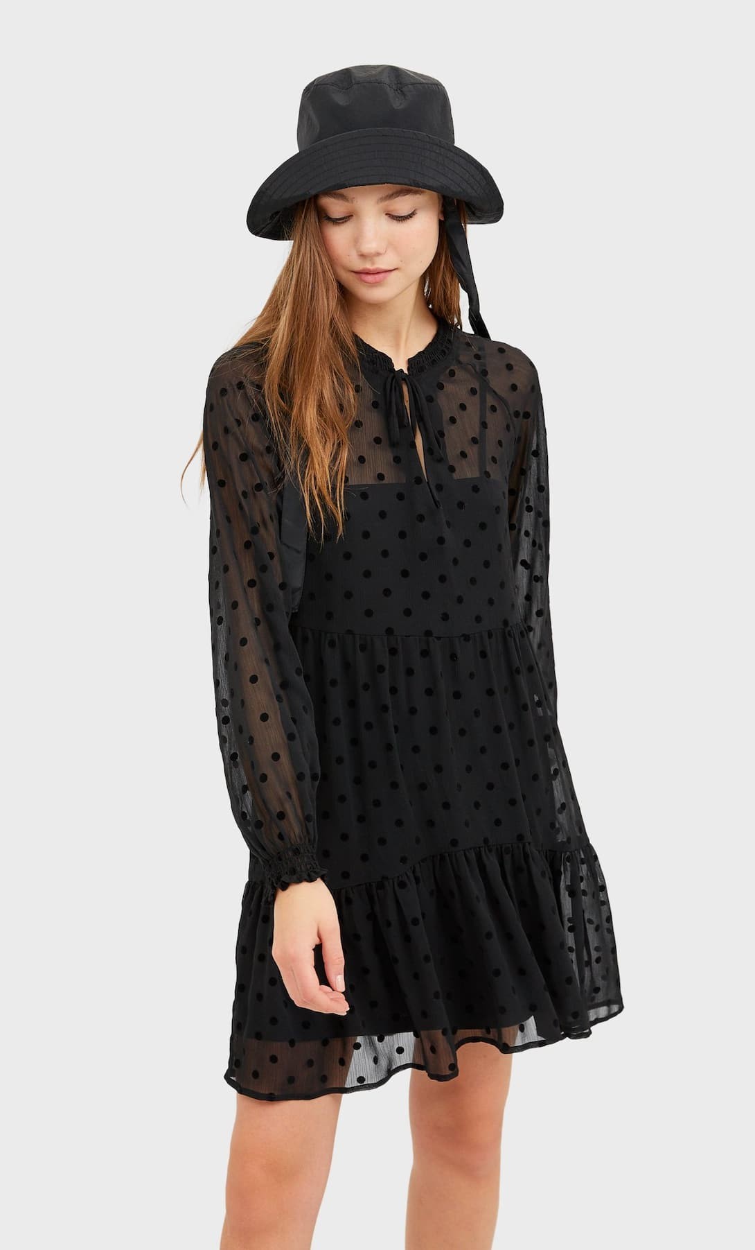 

Платье Stradivarius L черный 3600541739940
