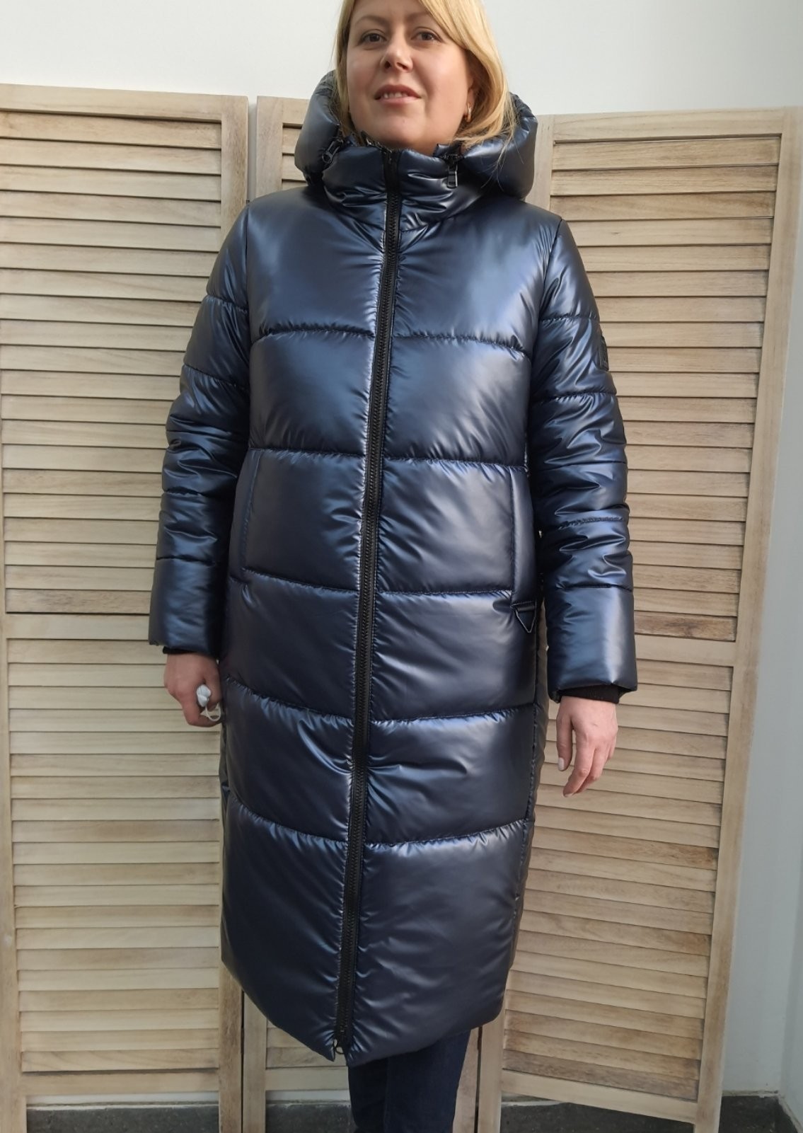 

Пуховик женский с капюшоном FAN COLLECTION  синий 2221, Пуховик женский с капюшоном FAN COLLECTION 48 синий 2221