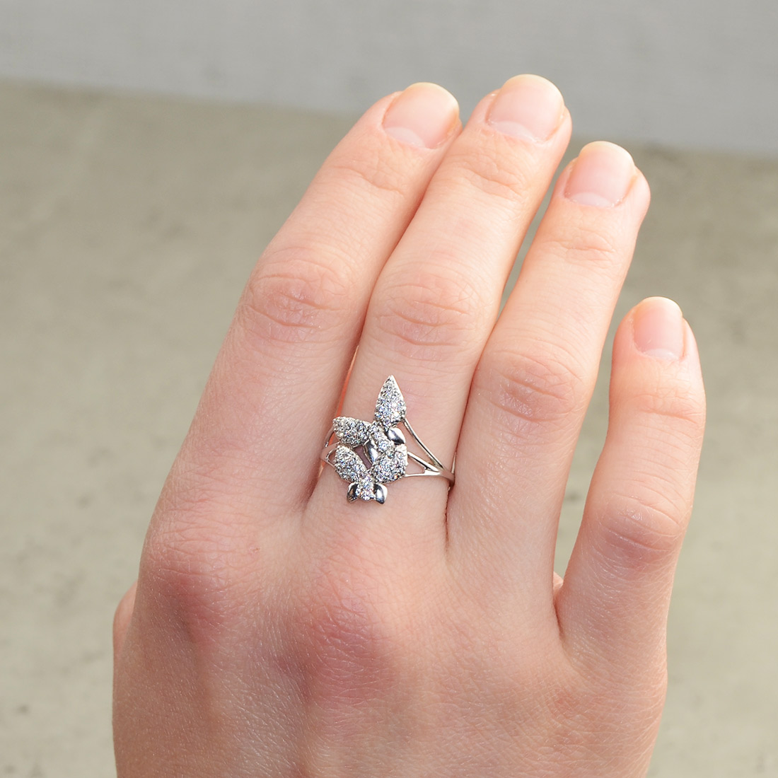 

Серебряное кольцо Бабочки с камнями цирконий 67-kr 16.5
