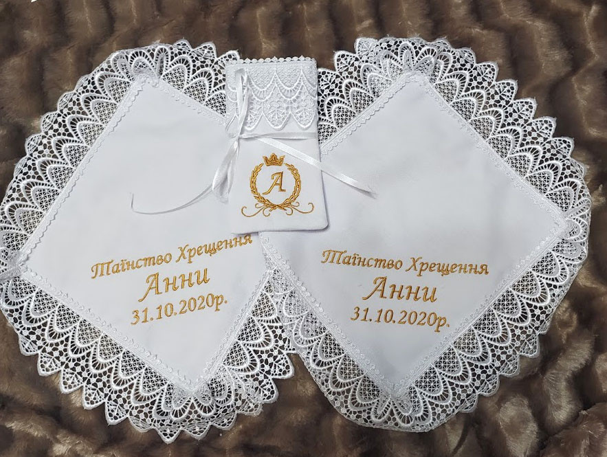 

Крыжма и аксессуары для крещения Уютный Дом Пара салфеток под свечи и мешочек для первого локона