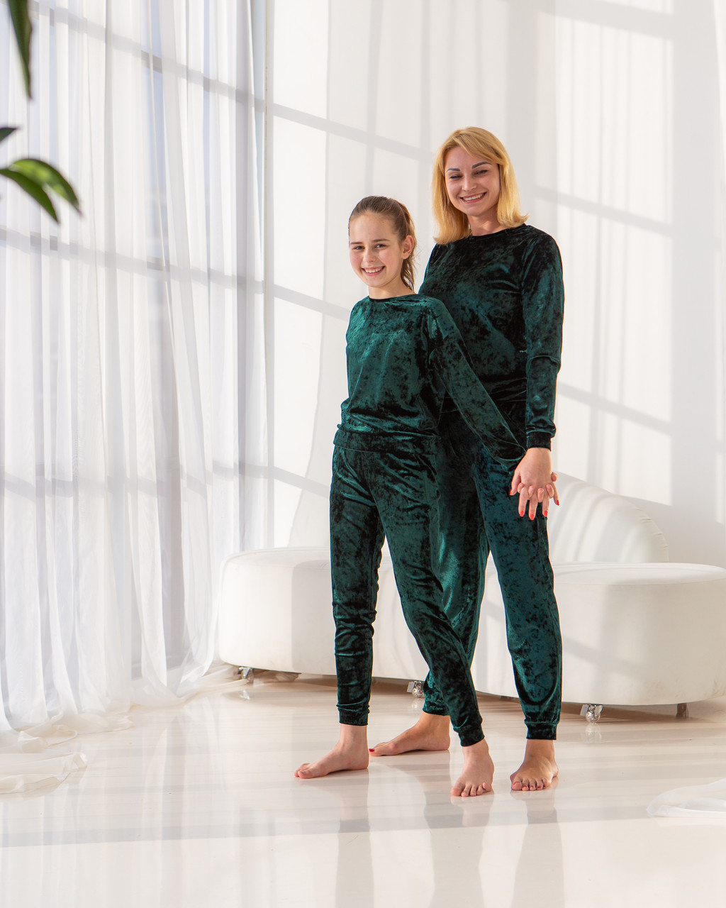 

Комплект велюровые пижамы-костюмы для мамы и дочки Уютный Дом Family Look 158см Изумруд