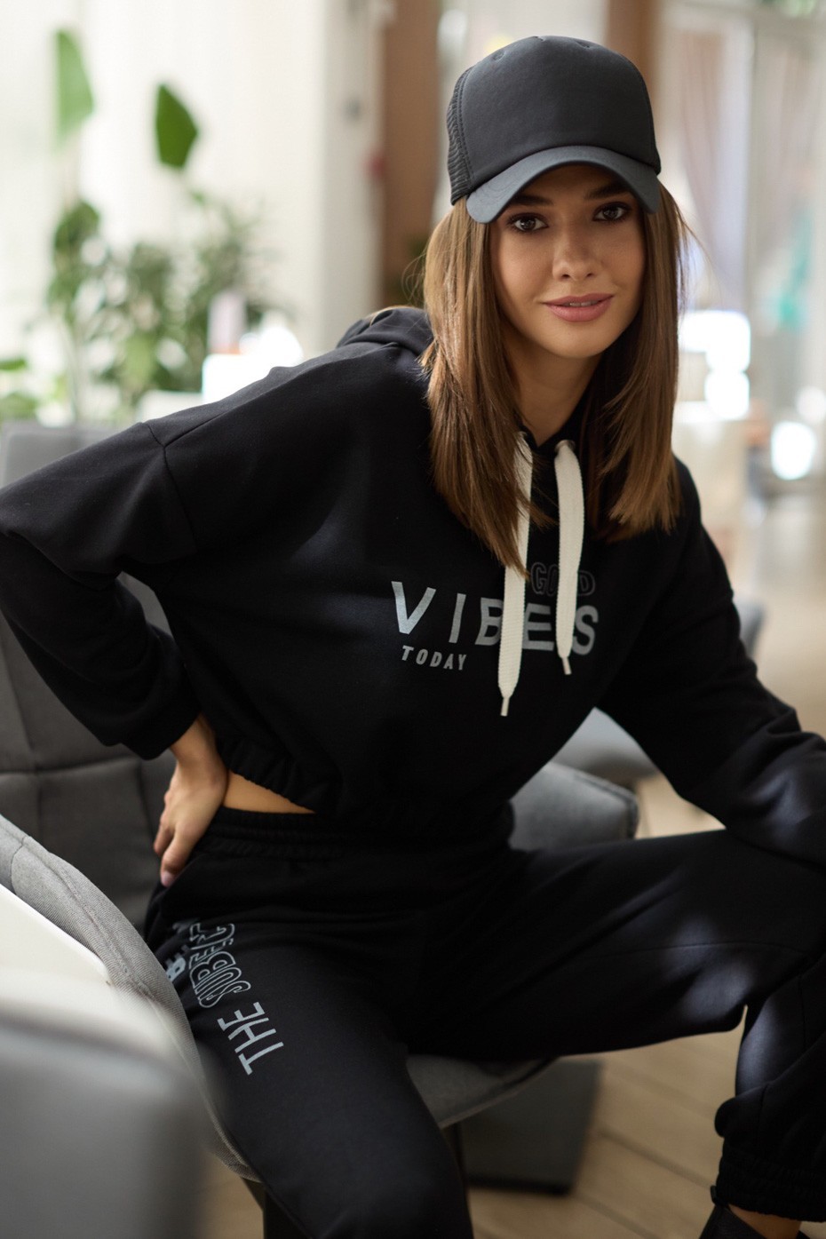 

Женский Seventeen спортивный костюм с укороченным худи из трехнитки черный L-XL (1783.4821)