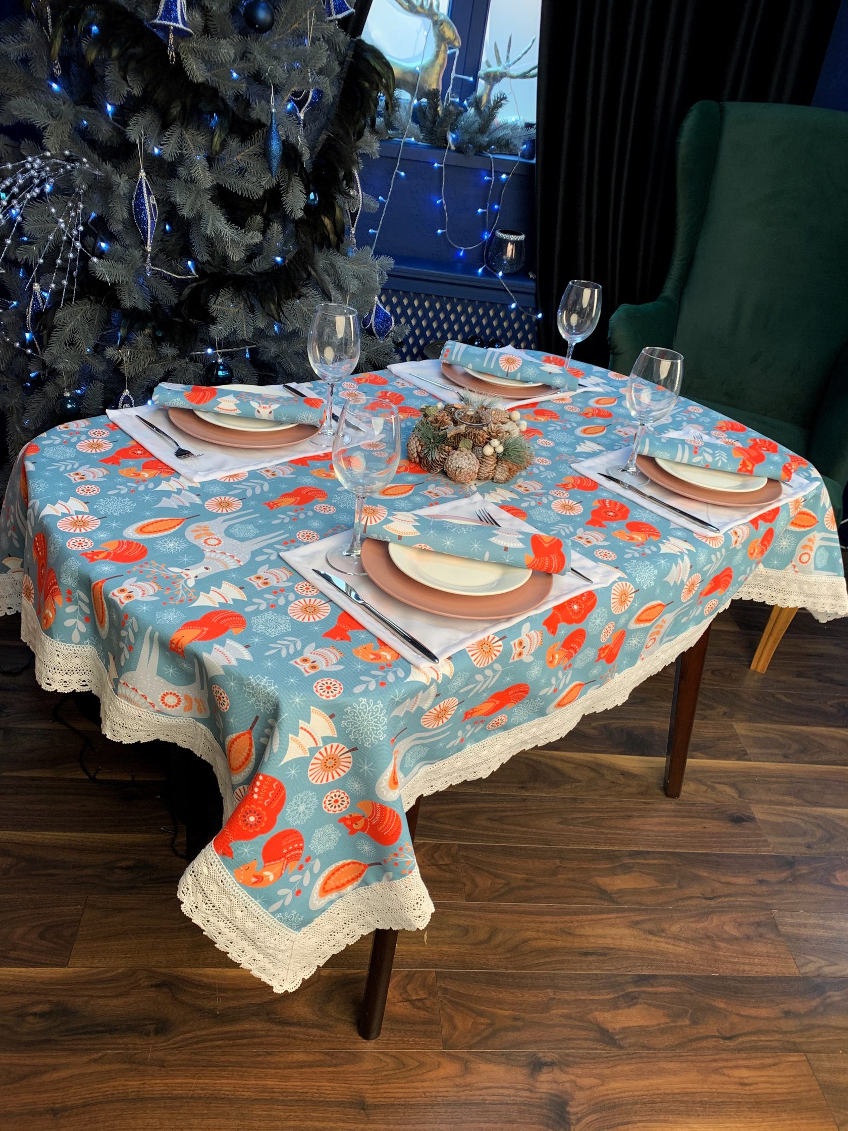 

Скатерть новогодняя "Лесные звери" с кружевом 180х100 см