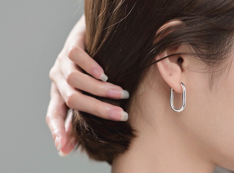 

Серебряные серьги 925 пробы белые с английской застежкой 001