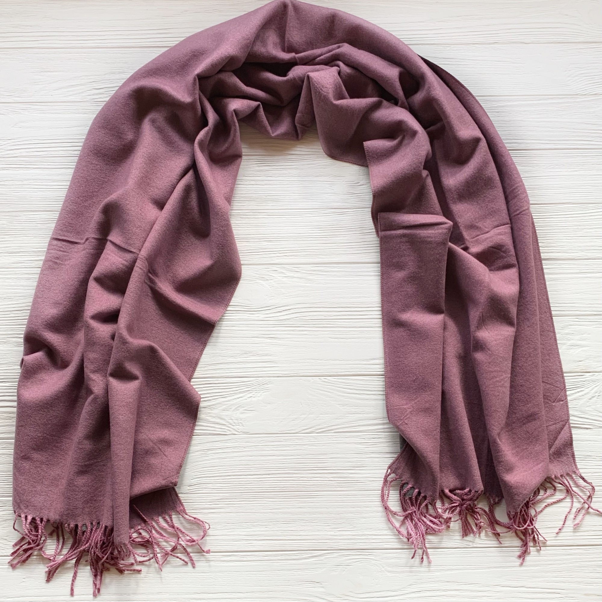 

Двусторонний кашемировый женский шарф однотонный Blended Cashmere 70 см на 210 см фиолетовый 100596