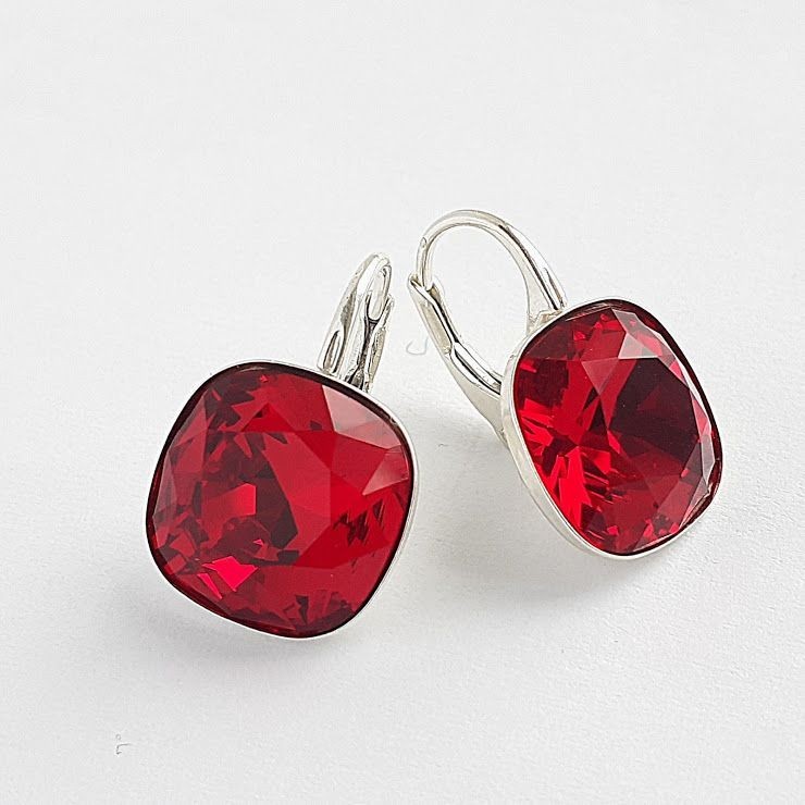 

Серебряные серьги с квадратными кристаллами Swarovski