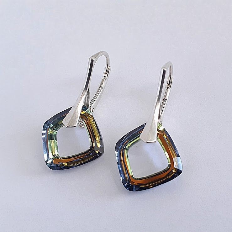 

Серьги-висюльки серебряные с камнями Сваровски