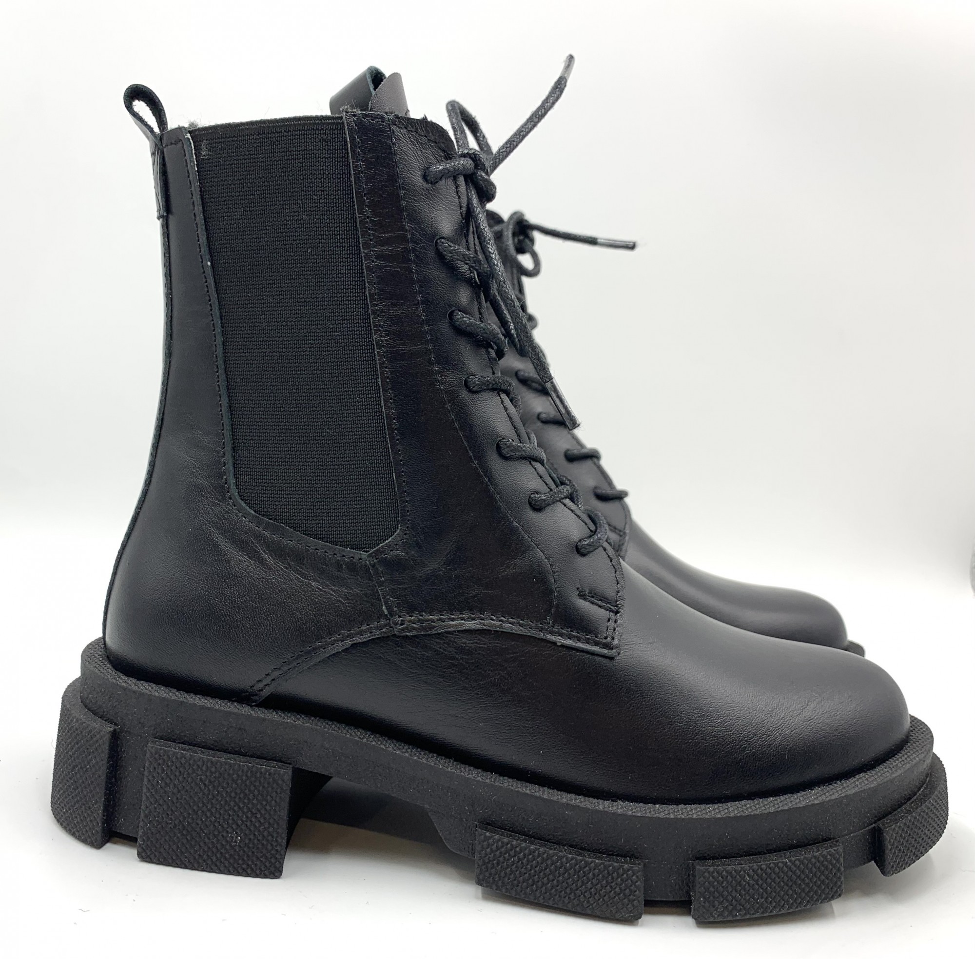 

Ботинки Lux shoes 301 38 черные