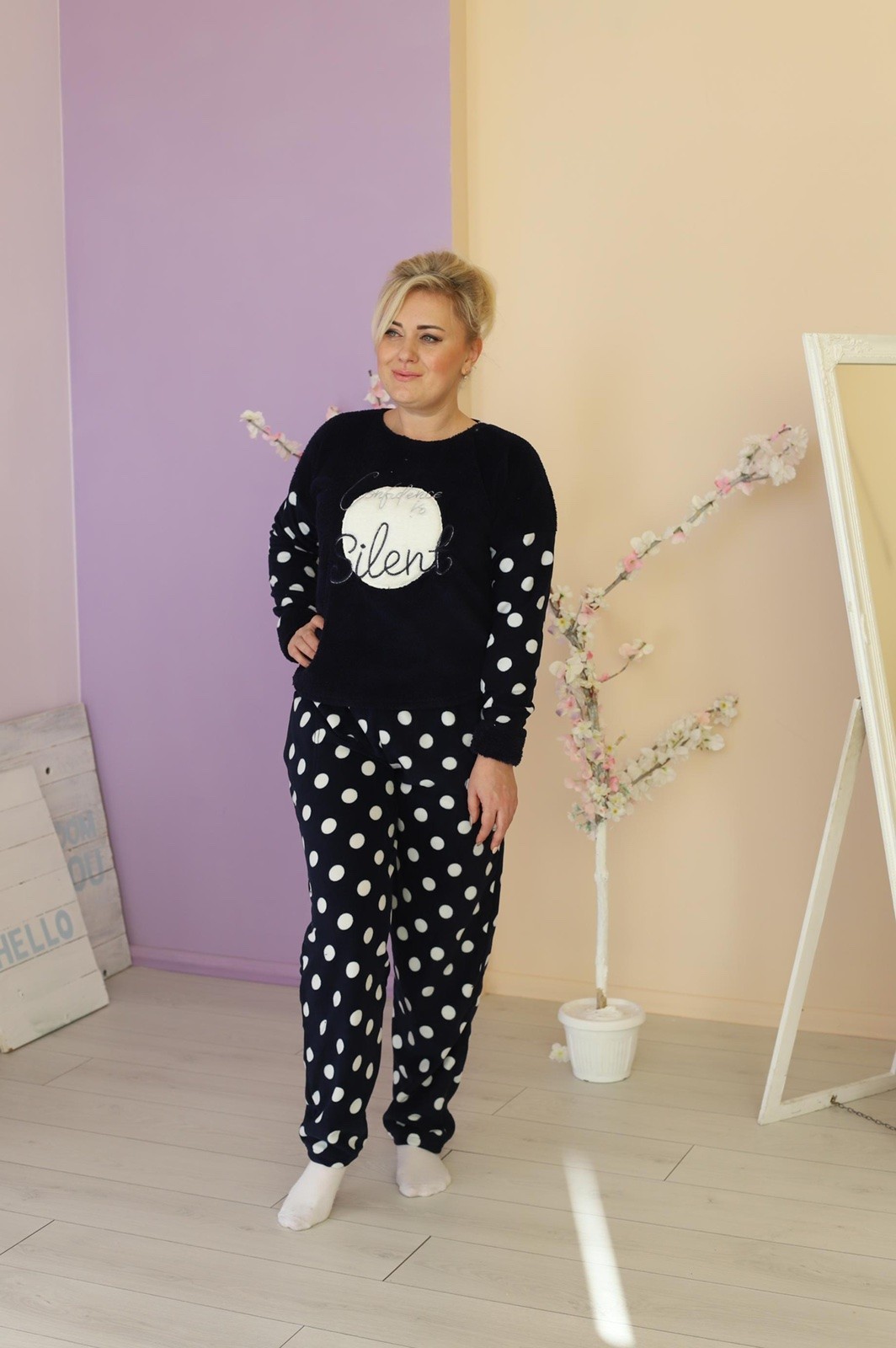 

Женская пижама (кофта и штаны) велсофт Pijamoni 4XL черная батал