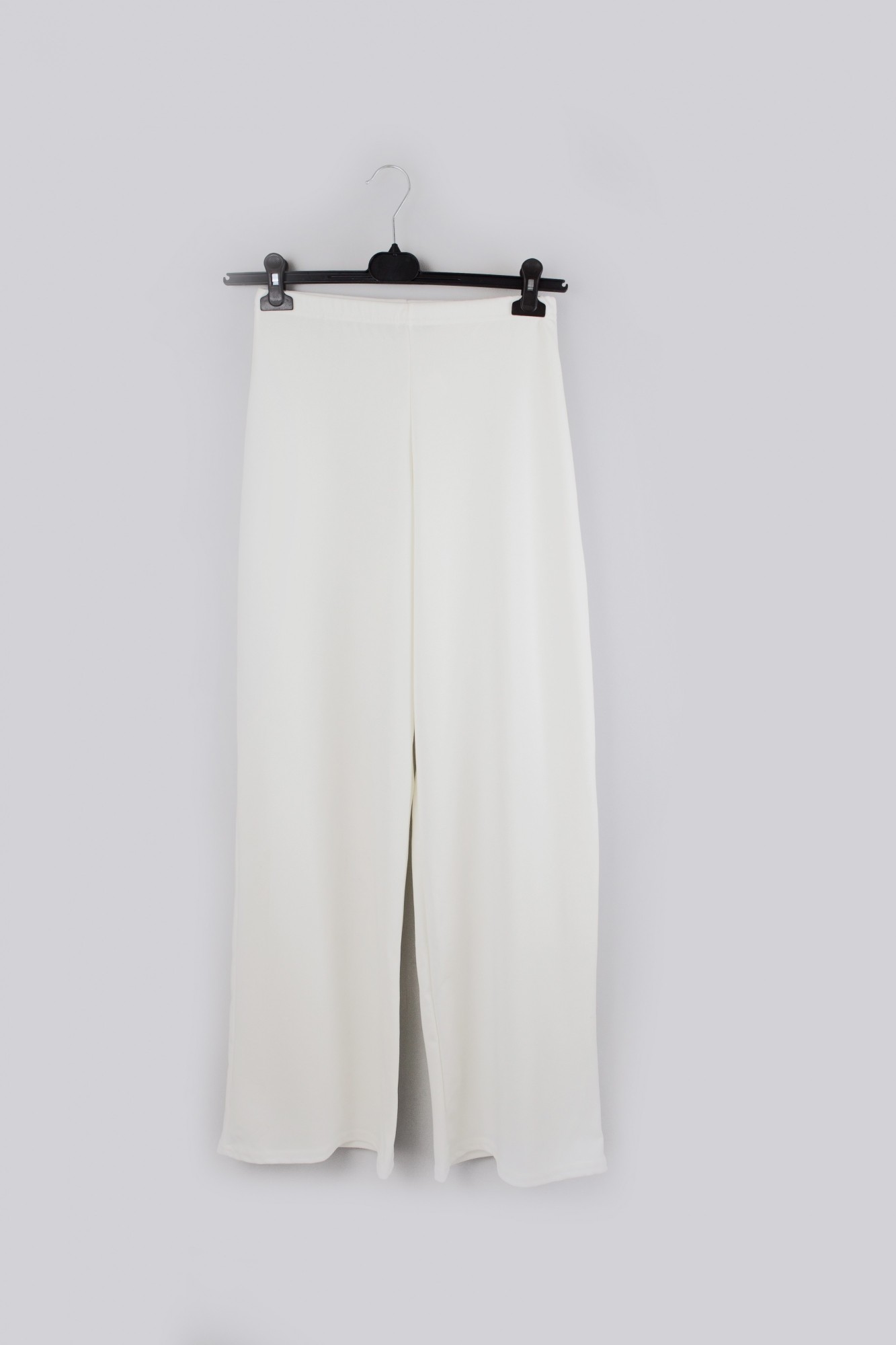 

Брюки Stradivarius М молочный 3600541739947