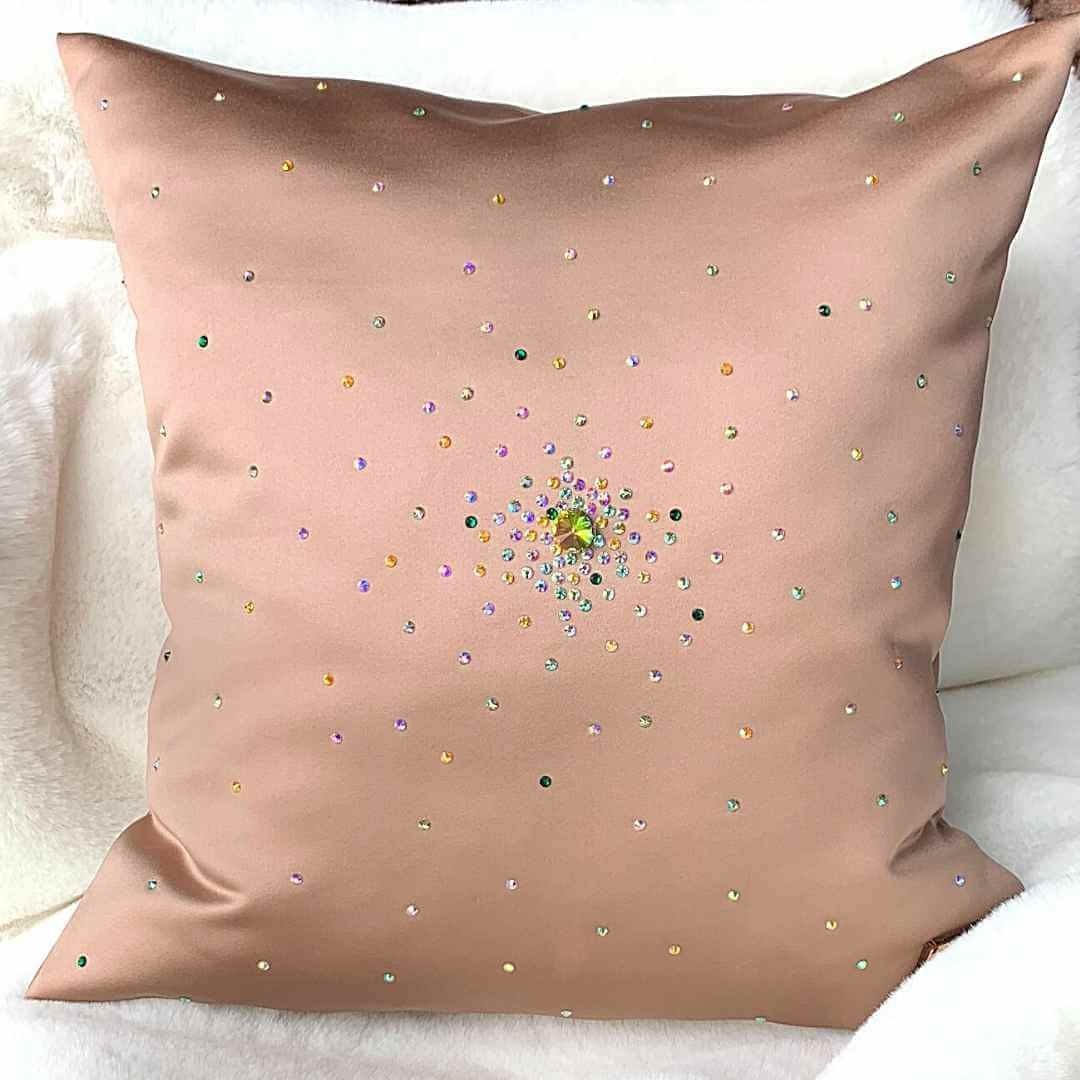 

Дизайнерская подушка 40x40 бежевая G-4YOU