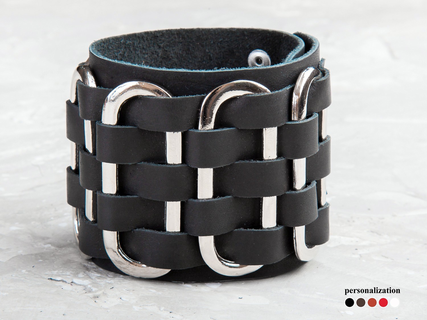 

Крупный черный кожаный браслет, массивный с металлом 2028 (Ручная работа)