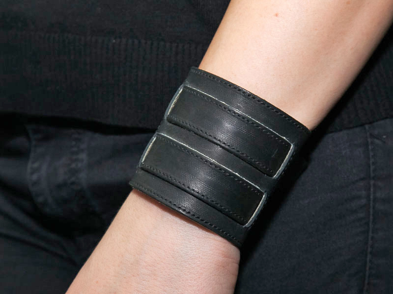 

Черный прошитый широкий стильный кожаный браслет с двумя полосами 6411ст (Ручная работа)
