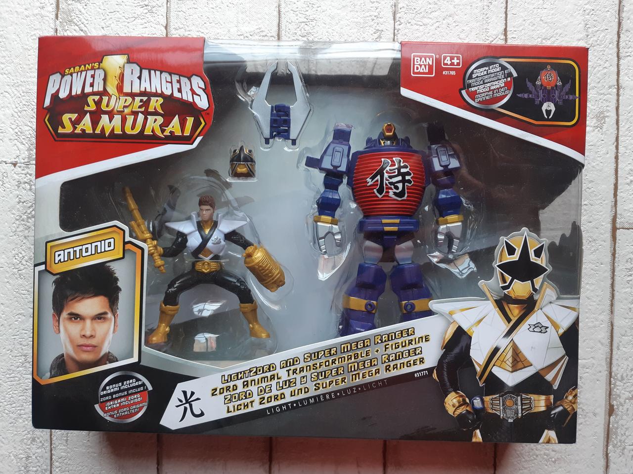 

Bandai Power Rangers Светозорд с фигуркой Рейнджера 10 см 31771