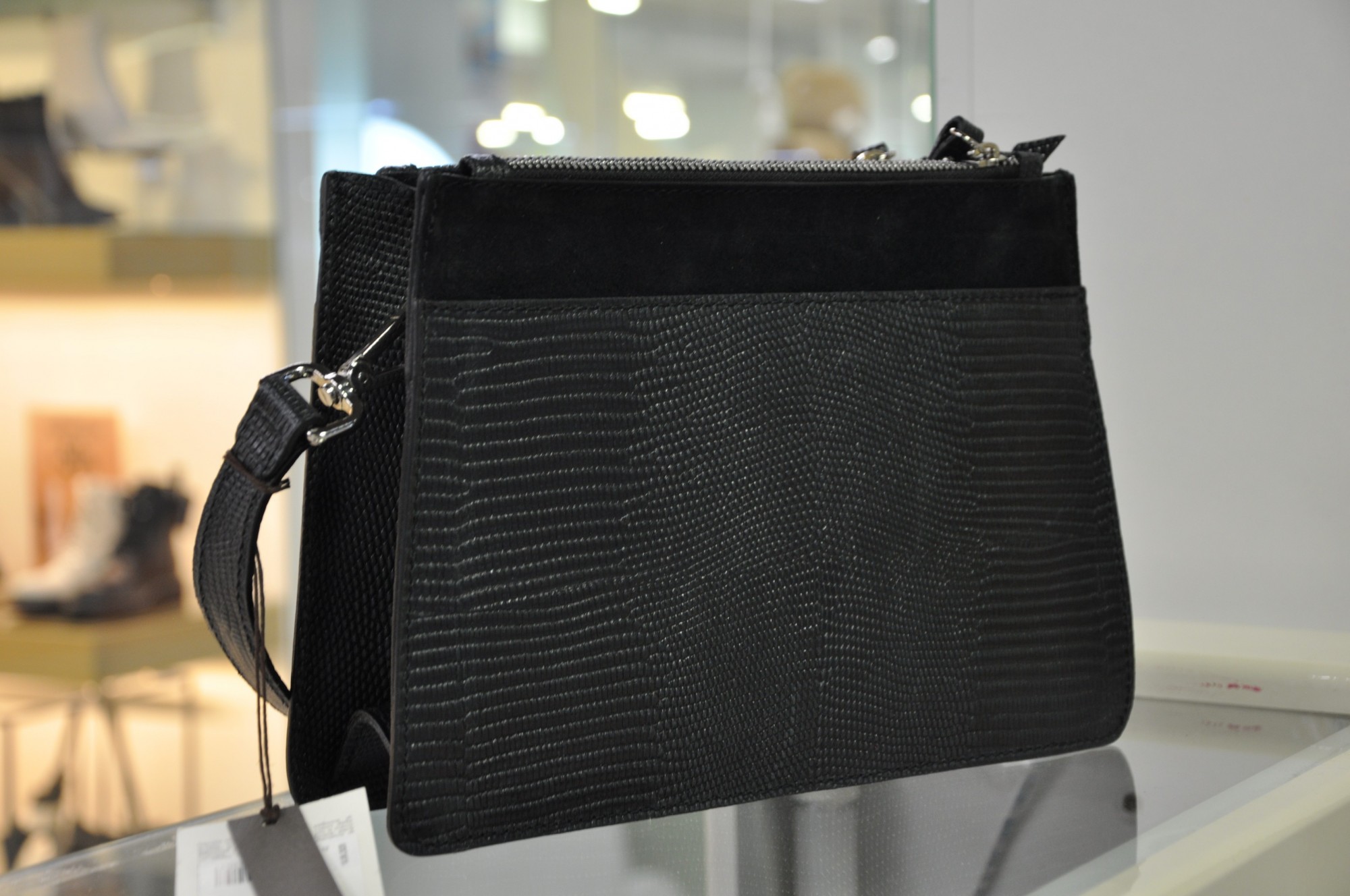 

Женская кожаная сумка Italian bag черная 111185