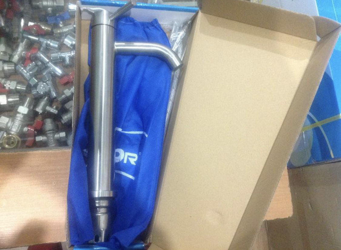 

Смеситель на умывальник Zegor SAP1-C090 / inox /