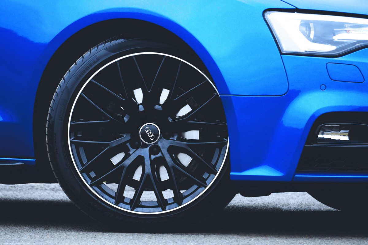 

BeHappy Фотообои: Audi cars-00003 Живопись