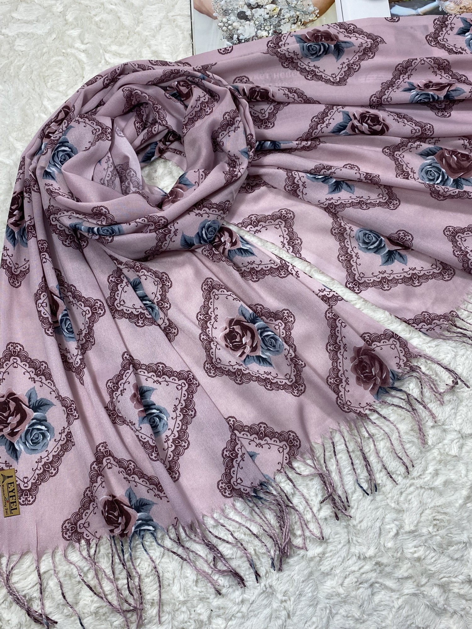 

Палантин EYFEL 180*70 см турецкий розовый в цветах с бахромой