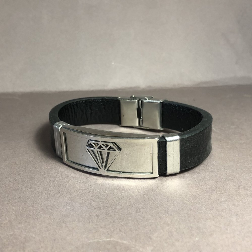 

Браслет мужской Бриллиант, эко кожа, стальная планка серебристая, толщина 14-16мм, длина 20см, ida22960