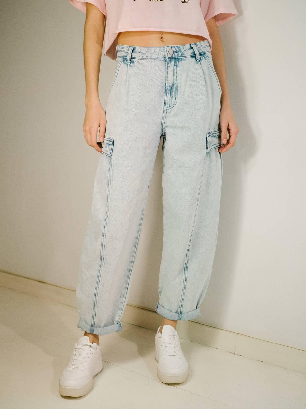 

Джинсы Bershka XAZ262383DIGI 38 Бледно-голубые
