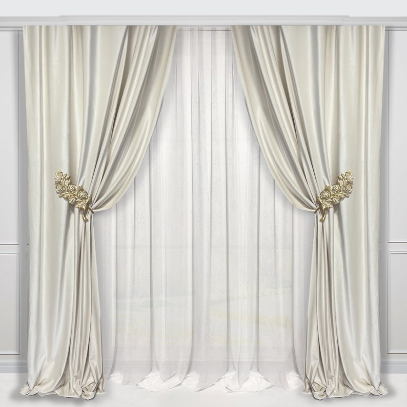 

Комплект бархатных штор с настенными держателями Adagio Windows Decor 150х270см (2 шторы) + 2 держателя, светлые портьеры для зала в классическом стиле