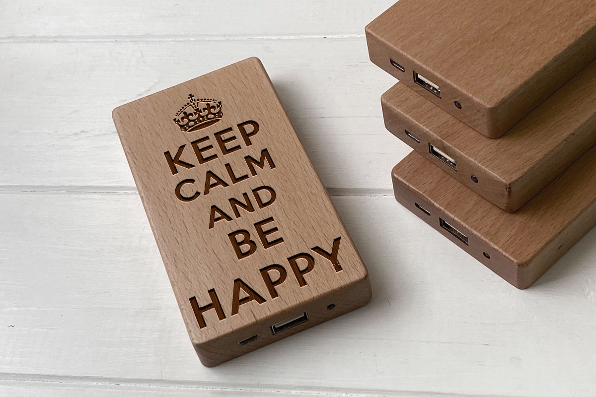 

Деревянный внешний аккумулятор Maple с гравировкой Happy
