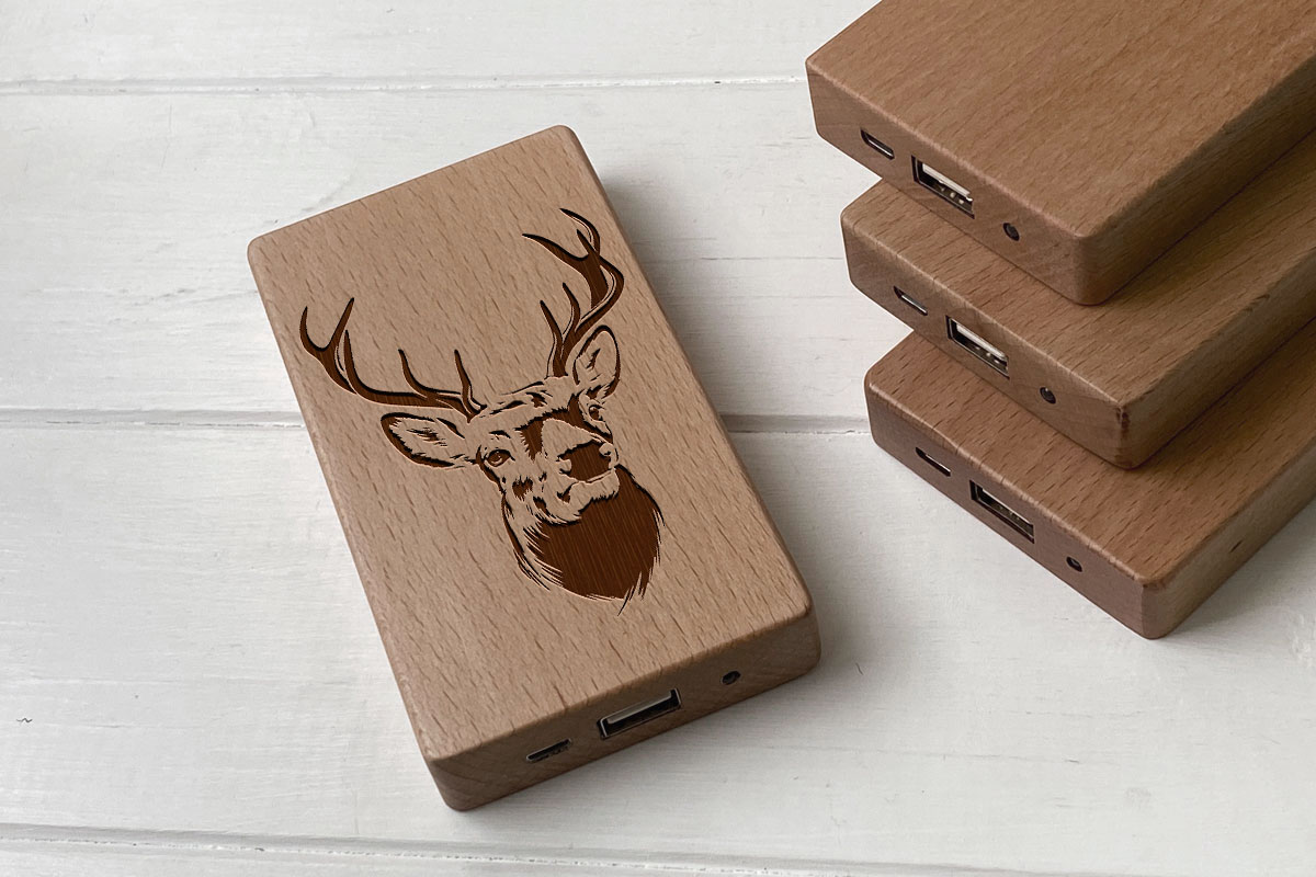 

Деревянный внешний аккумулятор Maple с гравировкой Dear