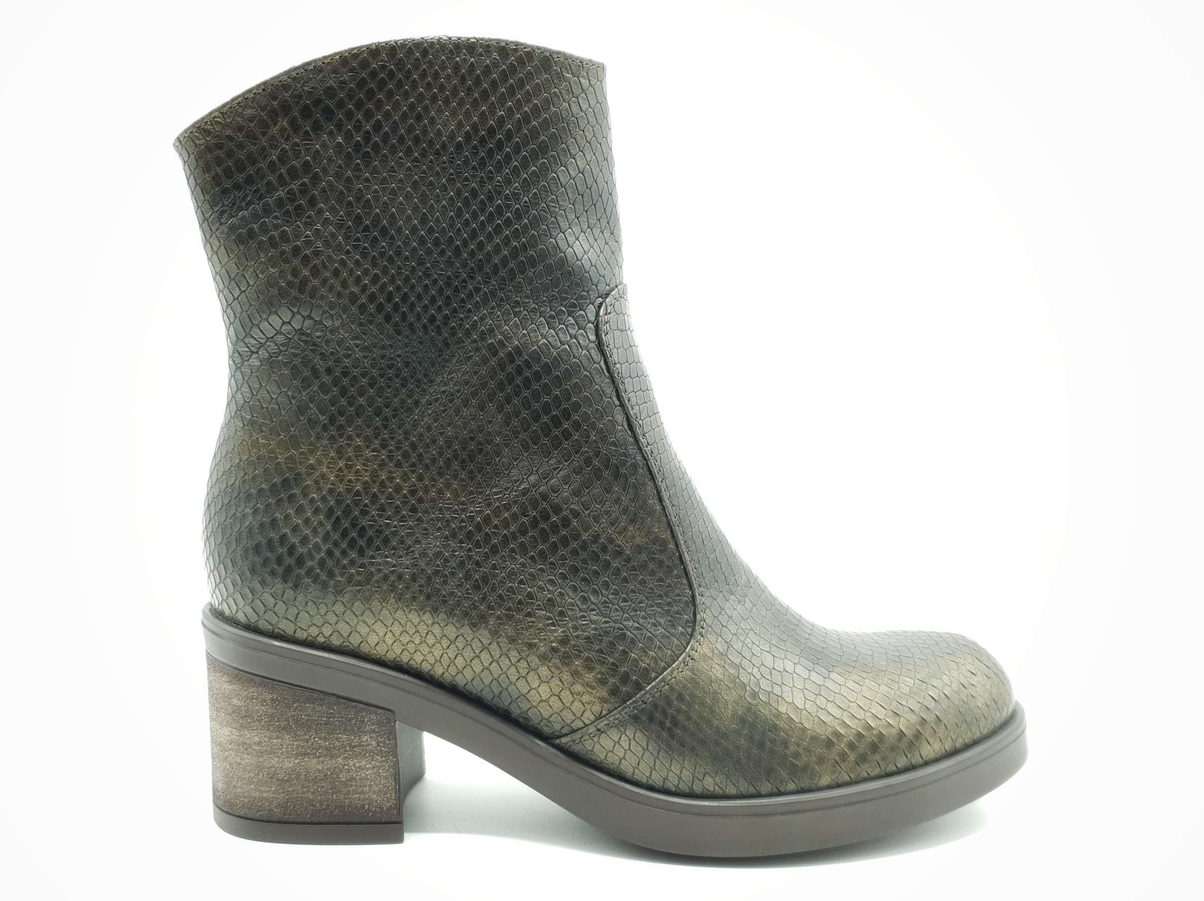 

Жіночі черевики Patterns зимові зелені шкіряні P-10-4 26 см 40(р)